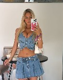 PUNOLETNA Devojka iz Tajsonovog ringa raspalila maštu pratiocima: Nokautira oblinama!