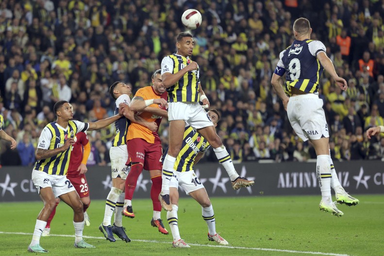 FENER ISKORISTIO KIKS GALATASARAJA Tadić asistirao, Džeko pogodio