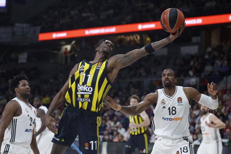 KAKAV JE IGRAČ HEJS-DEJVIS Najdžel ubacio Realu 33 poena, Mateu se ozbiljno drma klupa