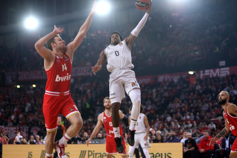 KAKVA SCENA U EVROLIGI Poveo Pariz do desete uzastopne pobede, pa uradio nešto neverovatno pred kamerama (VIDEO)