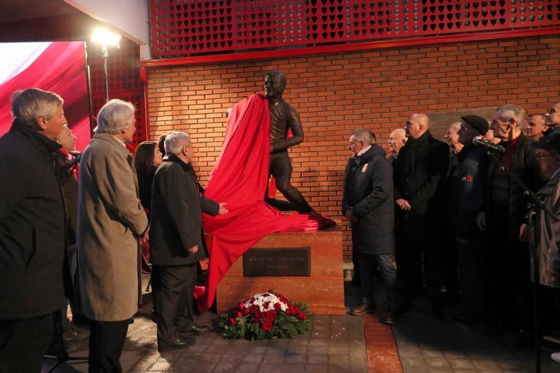 OMAŽ LEGENDI Crvena zvezda otkrila spomenik Dragoslavu Šekularcu