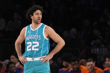 FANTASTIČNI MICIĆ Vasa flertovao sa tripl-dablom, Klivlend je prava NBA sila