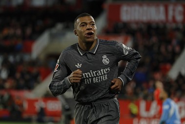 KONAČNO KILIJAN, KONAČNO REAL Madriđani iskoristili kiks Barse za napad na čelo Primere