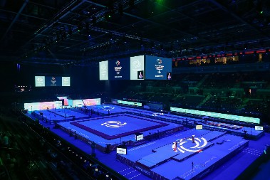 SPORTSKI SVET ZAVIJEN U CRNO Planetu potresla smrt legendarnog trenera