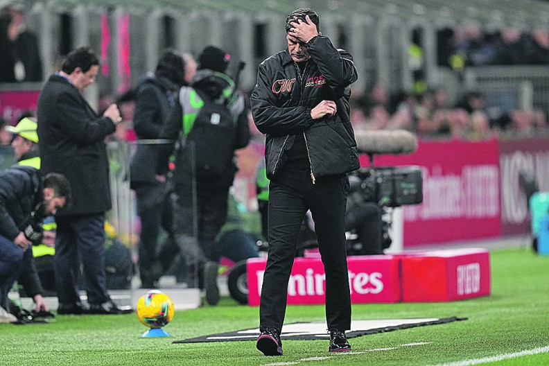 MAČ NAD GLAVOM Ako Zvezda uzme bod(ove) na „San Siru“...