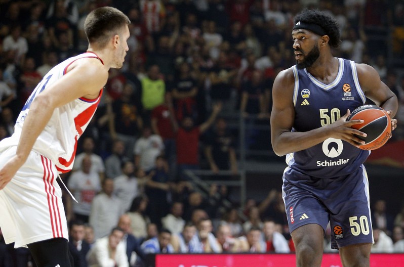 CRVENO-BELI NAŠLI PODRŠKU MILUTINOVU Olimpijakos pred dolazak u Beograd bacio oko na američkog centra