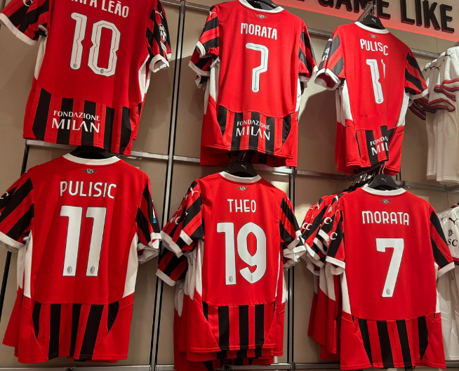 PAPRENE CENE U MILANOVOM ŠOPU NA "SAN SIRU" Kada vidite cenu dresova zavrteće vam se u glavi (FOTO)