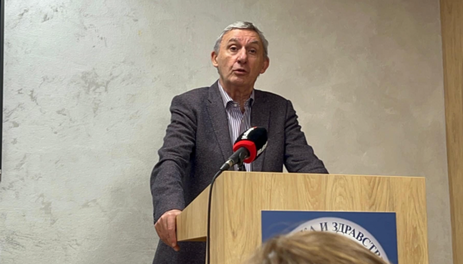 ISTORIJSKI GOVOR PEŠIĆA Selektor orlova se osvrnuo na prošlost i budućnost naše košarke, uz savet u svom stilu: Ne treba da se puvamo, već da kraduckamo od drugih!