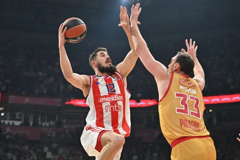 ZVEZDA ZGROMILA OLIMPIJAKOS U KRCATOJ ARENI Bratski okršaj pripao domaćinu, crveno-beli  čitav meč dominirali i zasluženo slavili protiv Pirejaca