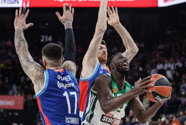 EFES PONIZIO PAO Turci bacili na kolena prvaka Evrope u Istanbulu i to sa 26 razlike