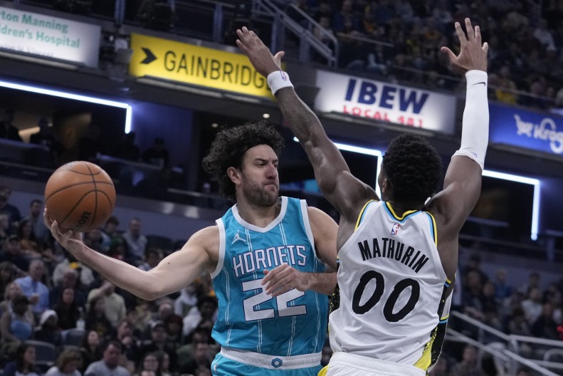 VASA ĆE ČIKAGO ŠTO PRE DA ZABORAVI Micić užasno šutirao i punio kolone