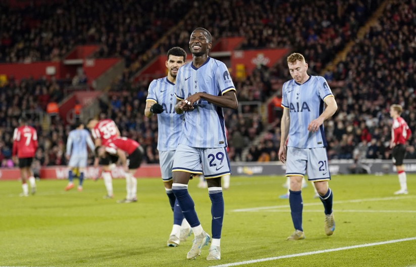 DEBAKL SAUTEMPTONA Totenhem dao pet golova za poluvreme, Čelsi diše za vratom Liverpulu