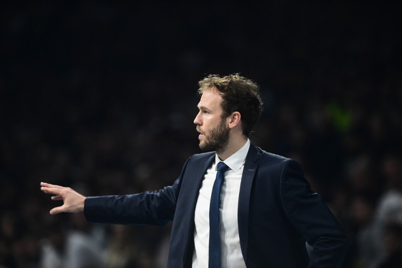 "LOVERNJ JE ZALJUBLJEN U SRBIJU I PARTIZAN" Trener Asvela sa osmehom na licu odlazi iz Beograda