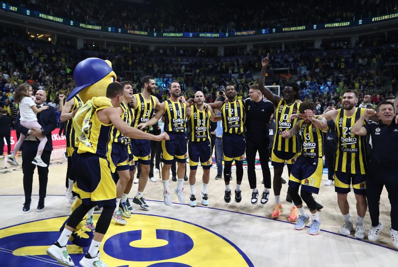 PRAVA DRAMA U ISTANBULU Fenerbahče u ozbiljnom problemu pred meč sa Partizanom?!