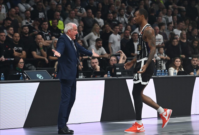 EFES JE STREPTOMICIN ZA SRSKE KLUBOVE Partizan "iskopirao" Zvezdu i pao u Istanbulu