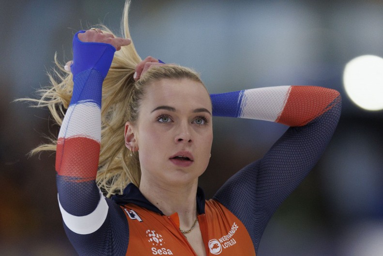 KAD PLEJBOJ ZOVE NEMA ODBIJANJA Poznata olimpijska šampiona se skinula do gole kože i raspametila muškarce (FOTO)