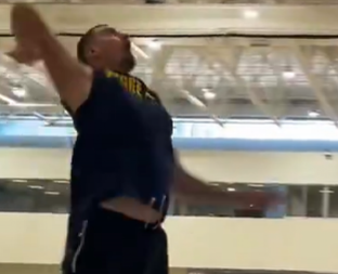 SRBIN PONOVO SVE ODUŠEVIO Nikola Jokić zaigrao drugi sport (VIDEO)