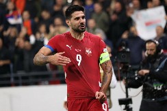 MOĆNA PORUKA KAPITENA MITRA Svetla budućnost je pred nama, glavu gore