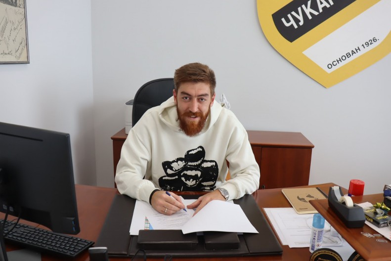 STAVIO PARAF Milan Pavkov potpisao ugovor na dve godine