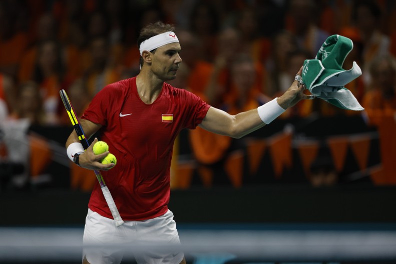 ŠPANIJA PRED ELIMINACIJOM Ubedljiv poraz Nadala u verovatno poslednjem meču u karijeri