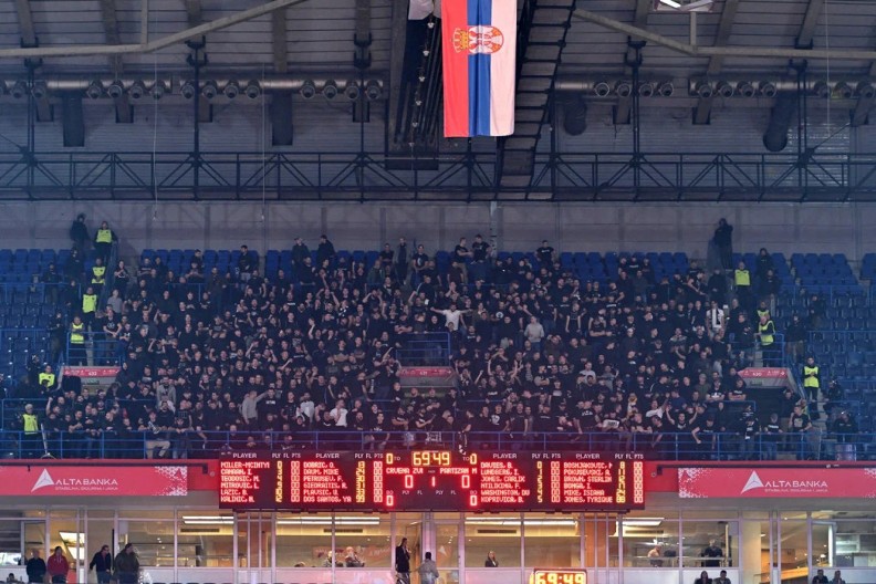 VARNICE PRED POČETAK DERBIJA "Delije" se javile, stigao odgovor 1.000 navijača Partizana (VIDEO)