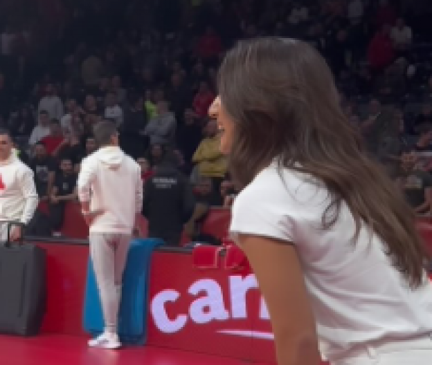 ATRAKTIVNA TURKINJA OPČINILA SVE U ARENI Najzgodnija novinarka Evrolige gleda okršaj Zvezde i Partizana (VIDEO)