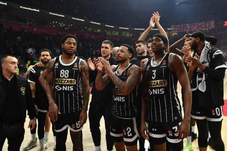 "GROBARI" SU BILI GLASNIJI Džons srušio Zvezdu, pa pecnuo "delije"