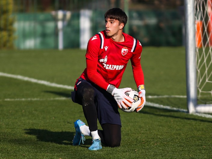 BEKAM MI DUGUJE RUČAK, JER SAM MU SKIDAO SLOBODNJAKE NA MARAKANI Bivši golman Crvene zvezde otkrio zanimljivu anegdotu