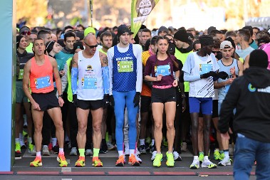 SPEKTAKL U SRPSKOJ PRESTONICI Počeo peti Beogradski polumaraton (VIDEO)