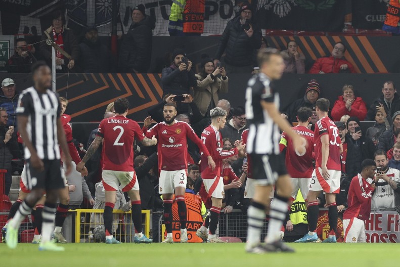 JEZIVE SCENE NA "OLD TRAFORDU" Platiš kartu skoro 10.000 dinara, a dočekate te poplavljeno sedište i mrtva životinja (FOTO)