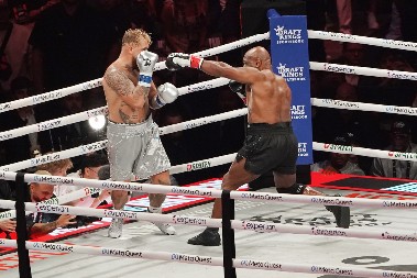 IMAM NAVIKU DA GRIZEM Tajson otkrio zašto je "jeo" rukavicu za vreme borbe