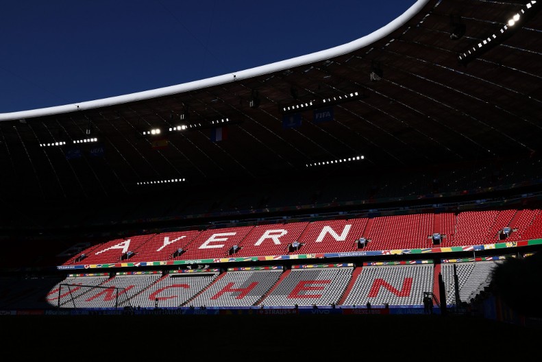 ZVEZDA BAJERNA PIJAN PRED DERBI Policija zaustavila Lambordžini od 200.000 evra, fudbaler završio u stanici