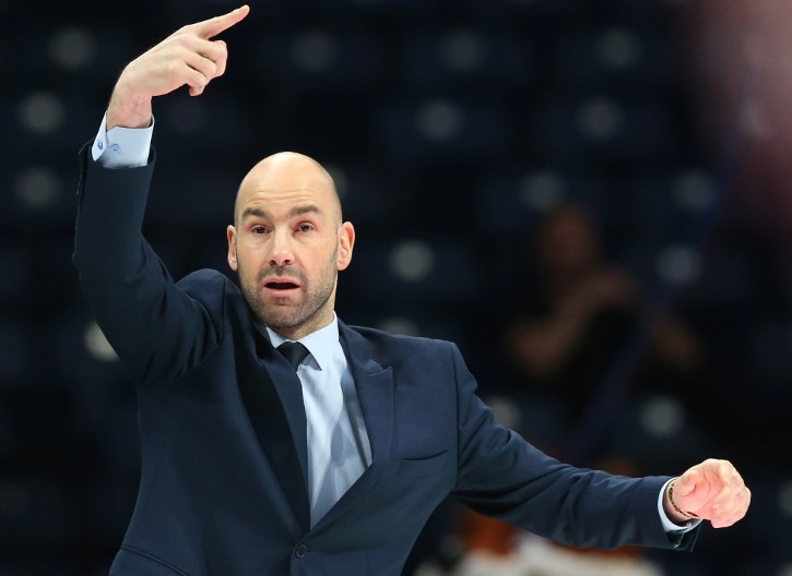 LUDNICA U SVLAČIONICI MONAKA Igrači "okupali" Spanulisa, a onda je Grk održao govor (VIDEO)