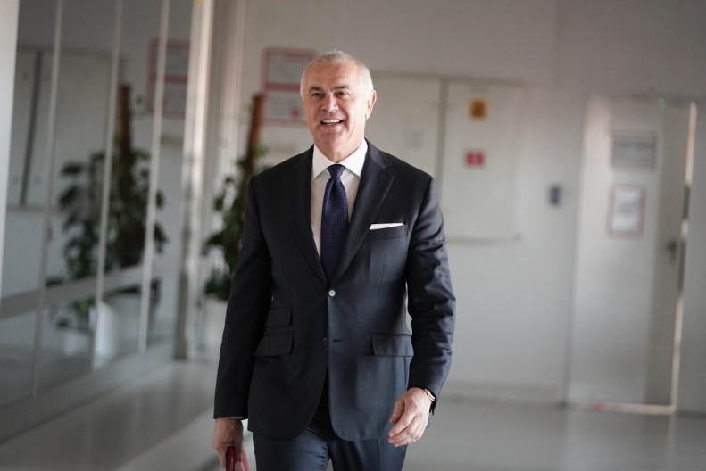 "CRNI SINE, ZAŠTO NE IGRAŠ U REALU, ŠTA ĆEŠ OVDE" Zvezdan Terzić otkrio ko je njegov ljubimac u Zvezdi i pitao ga: Zašto nemaš 100 miliona na računu?