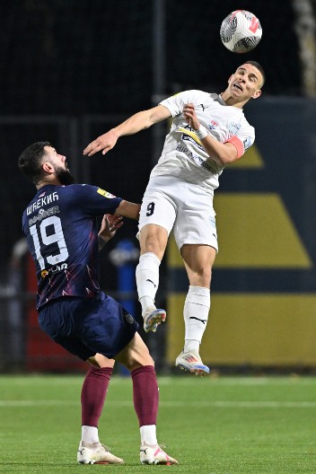 KAKVO IZNENAĐENJE U SUPERLIGI Romanić umesto crno-belog, oblači dres Vojvodine?!