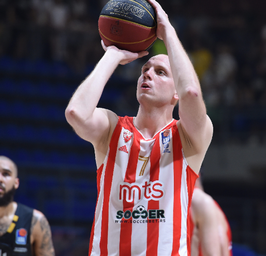 HRVATSKI KOMENTATOR U DELIRIJUMU Poslušajte kako je reagovao posle istorijske trojke Dejana Davidovca (VIDEO)