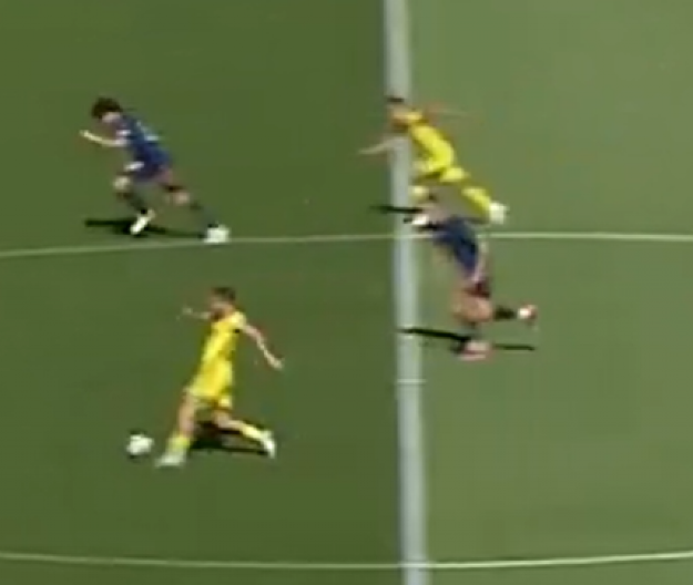 PROJEKTIL SA POLA TERENA Ovakav gol se retko viđa (VIDEO)