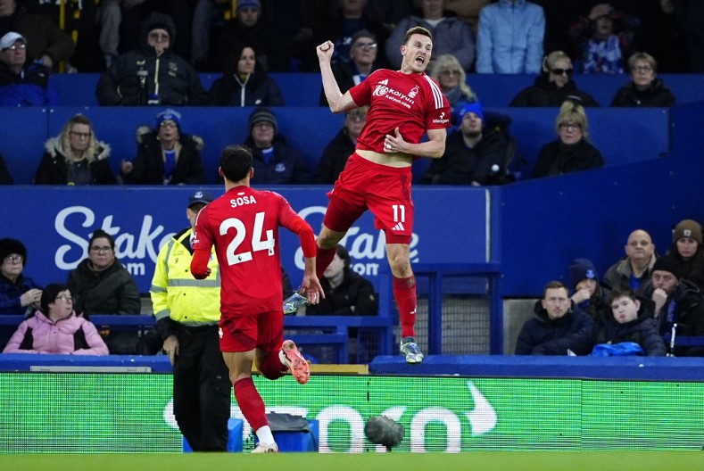 BLEKI I FOREST SE PROBILI NA DRUGO MESTO Dva remija u Londonu, Palas okrenuo Sautempton