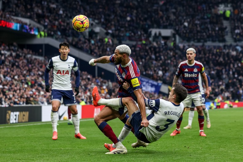 ŠOK ODLUKA SUDIJE OBELEŽILA MEČ Njukasl srušio Totenhem posle preokreta