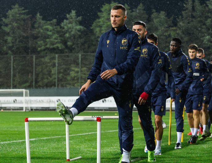 Fudbaleri Crvene zvezde odradili prvi trening u Antaliji (FOTO)