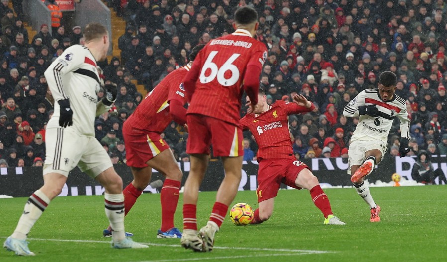 SPEKTAKL NA ENFILDU Liverpul i Junajted odigrali meč za pamćenje, "crveni đavoli" stigli do boda posle drame