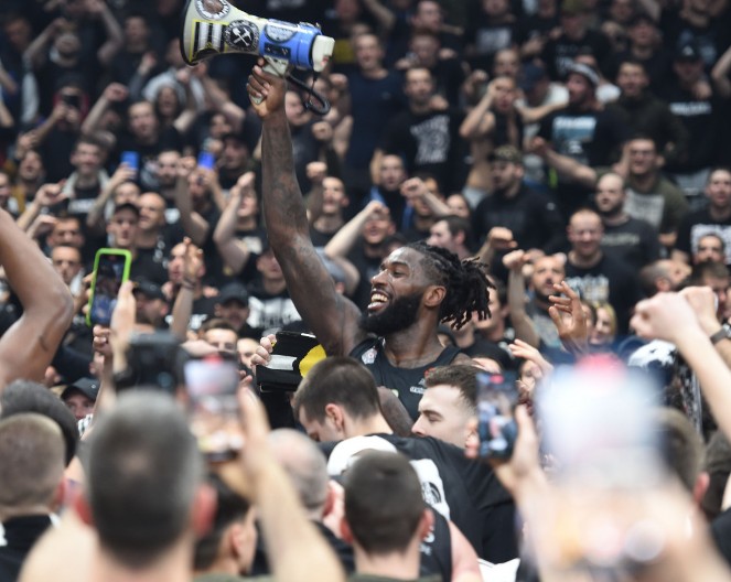 PORUKA KOJA JE ODUŠEVILA SRBIJA Oglasila se Lesorova supruga na Badnji dan (FOTO)