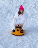 VATRA NA LEDU Zimski odmor vatrene Sicilijanke, u prvom planu dekolte na skijaškom odelu