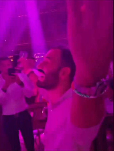 PROVOD U DUBAIJU ZA SVE PARE Nekadašnji igrač Crvene zvezde u transu: Dragana Mirković mu zapevala "na uvce" (VIDEO)