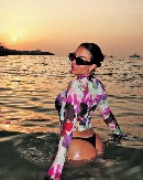 PARA KAO BLATA Nastavlja se razmetanje oblinama žene sa 65 miliona pratilaca