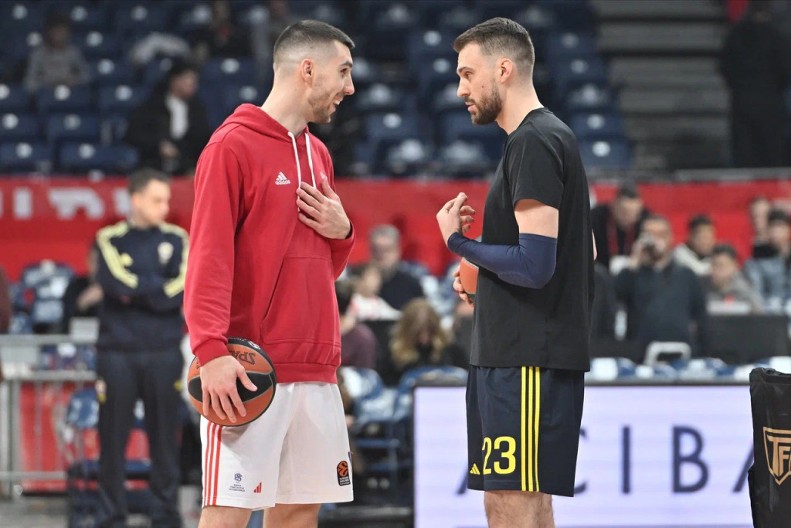 PRELEPA SLIKA U ARENI Gudurić izašao na parket Arene, navijači upali u trans, a evo kako su ga dočekali bivši saigrači (VIDEO)