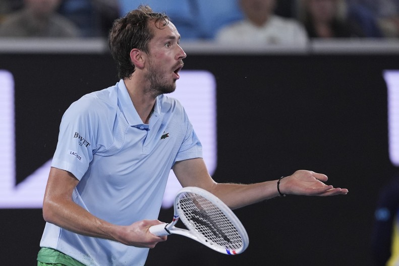 PRVORAZREDNA SENZACIJA U MELBURNU Jedan od najvećih favorita za titulu ispao u drugom kolu!