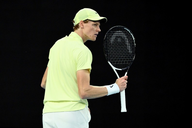 ITALIJAN FURIOZNO DO OSMINE FINALA Siner čeka Kecmanovića u četvrtfinalu Australijan Opena