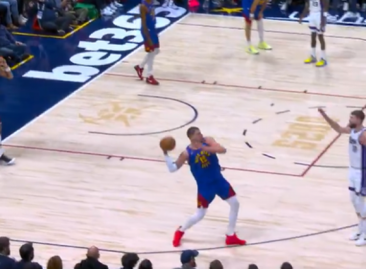 OVO MOŽE SAMO JOKIĆ Potez karijere: Jednom rukom, sa celog terena, Amerika u šoku (VIDEO)