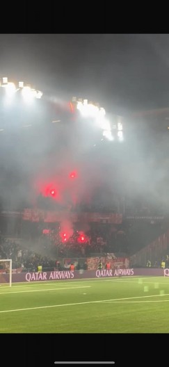 "DELIJE" OBOJILE NEBO U BERNU Sjajna bakljada, odjekuje pesma kao podrška Zvezdi (VIDEO)